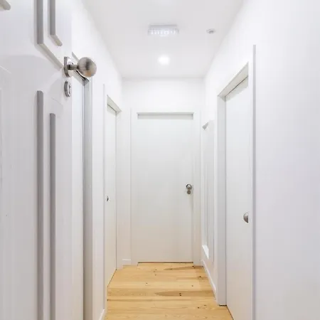 Mourarias Place - Yellow Lisboa