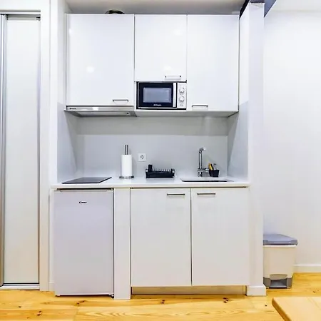 Mourarias Place - Yellow Апартаменты Лиссабон