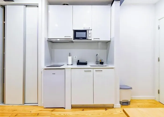 Mourarias Place - Yellow Apartment Lisbon
