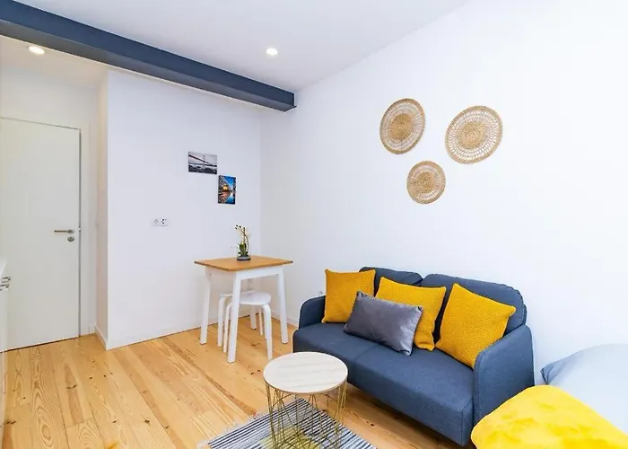 Mourarias Place - Yellow Apartment Lisbon
