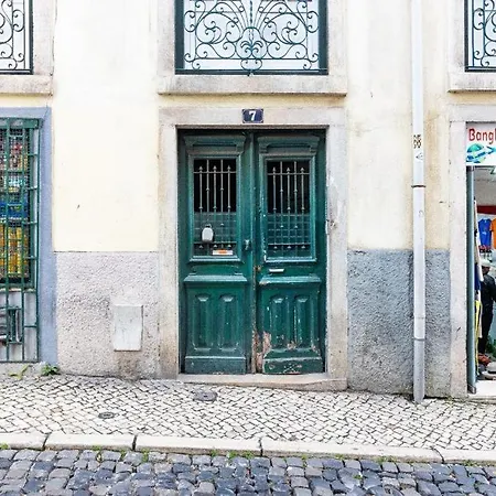 Mourarias Place - Yellow * Lisbon