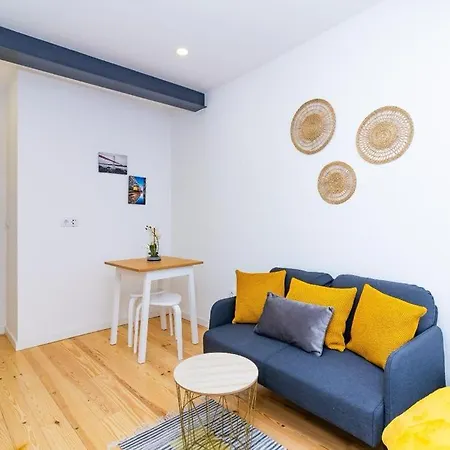 Mourarias Place - Yellow דירה ליסבון